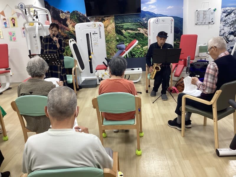 【デイサービスやまちゃん】歌&サックス演奏会🎵 2 IMG 5460